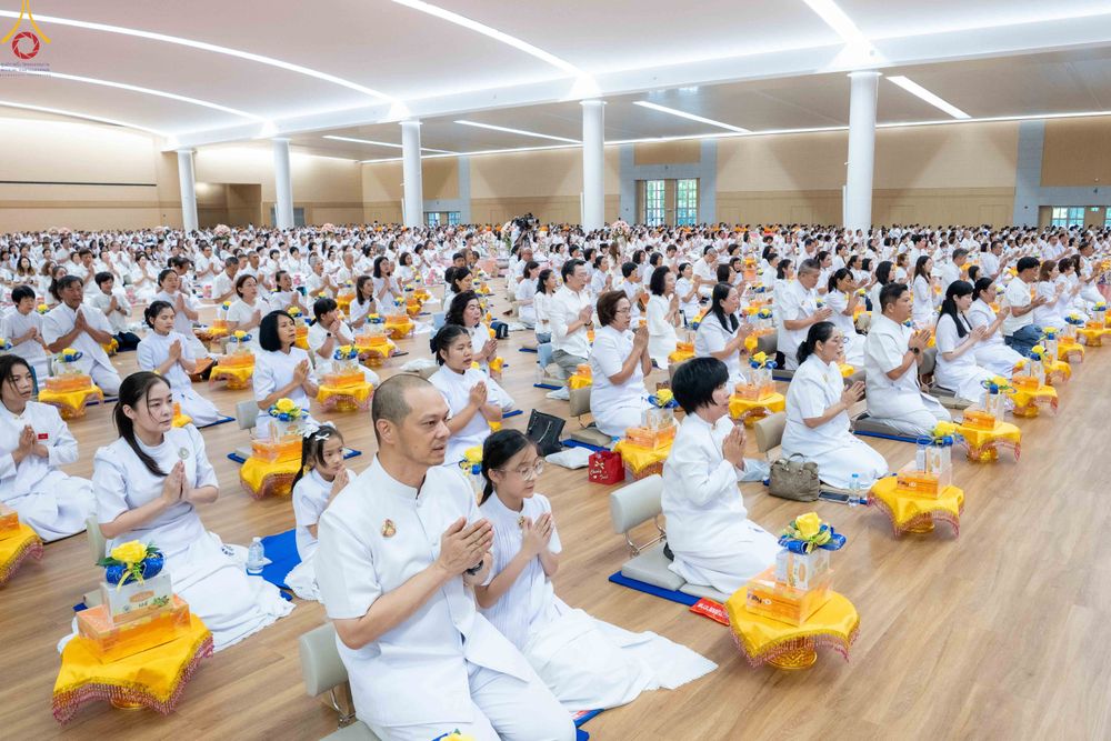 ภาพ No.343600:วันที่ 16 สิงหาคม พ.ศ.2569 พิธีถวายคิลานเภสัช และอุปกรณ์ทางการแพทย์ ณ ห้องแก้วสารพัดนึก2 วัดพระธรรมกาย