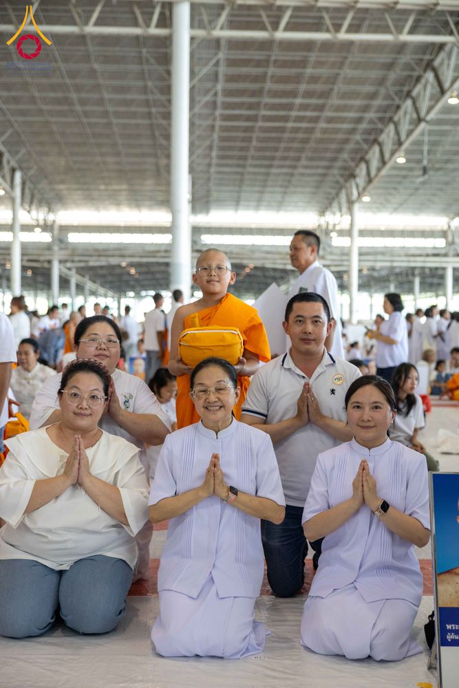 ภาพ No.319601:วันเสาร์ที่ 4 เมษายน พ.ศ.2569 พิธีขอขมา มอบผ้าไตร และถวายบาตรแด่นาคธรรมทายาท ในโครงการบรรพชาสามเณรฟื้นฟูพระพุทธศาสนาทั่วไทย โครงการหน่อแก้วเปรียญธรรม รุ่นที่ 14 โครงการสามเณรยุวธรรมทายาท รุ่นที่ 34 โครงการสามเณรมัชฌิมธรรมทายาท รุ่นที่ 30 ณ สภาธรรมกายสากล