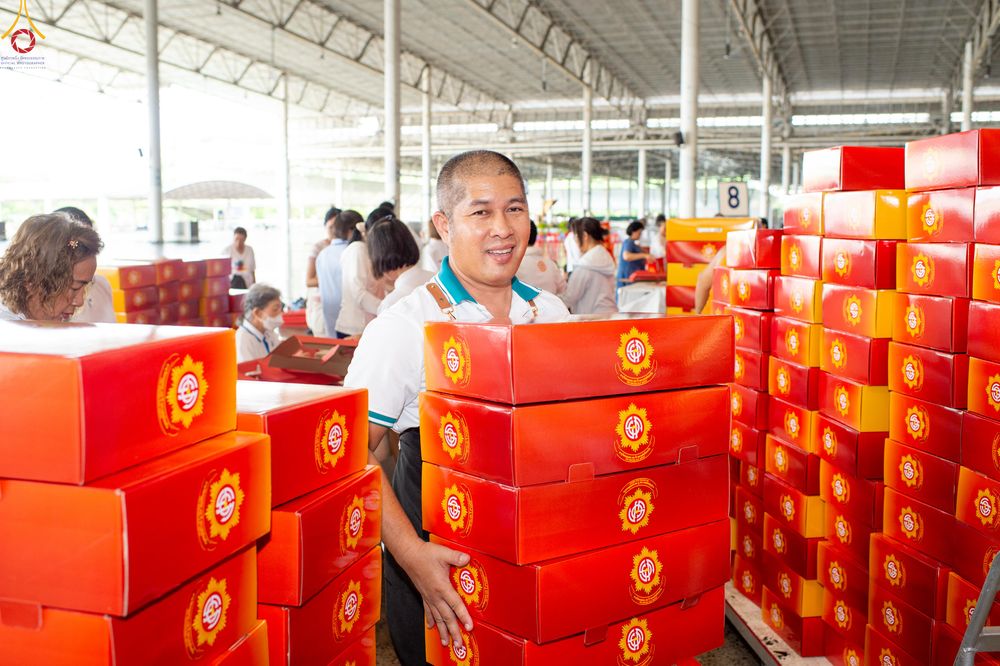 ภาพ No.320601:วันที่ 10 เมษายน พ.ศ.2569 การเตรียมกล่องไทยธรรม เพื่องานถวายมหาสังฆทาน 40,000 กว่าวัดทั่วประเทศ วันคุ้มครองโลก 22 เมษายน พ.ศ.2569 วัดพระธรรมกาย