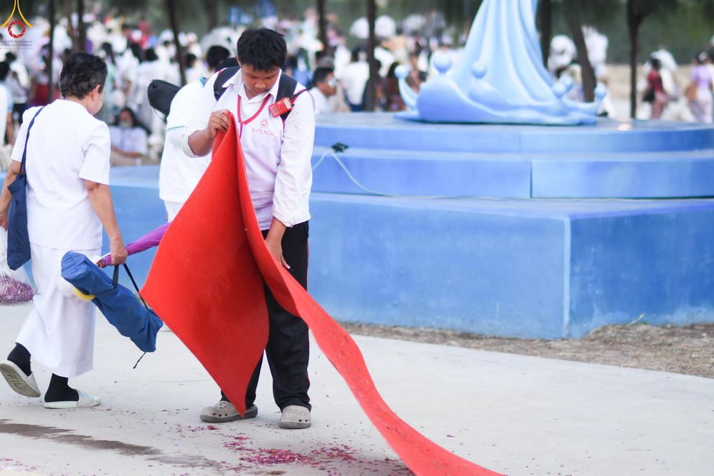 ภาพ No.306784:ภาพเบื้องหลังอาสาสมัครรวมใจ ชุดที่ 5 ในโครงการธรรมยาตรา กตัญญูบูชา มหาปูชนียาจารย์ พระมงคลเทพมุนี(สด จนฺทสโร) พระผู้ปราบมาร อนุสรณ์สถาน 7 แห่ง ปีที่ 14