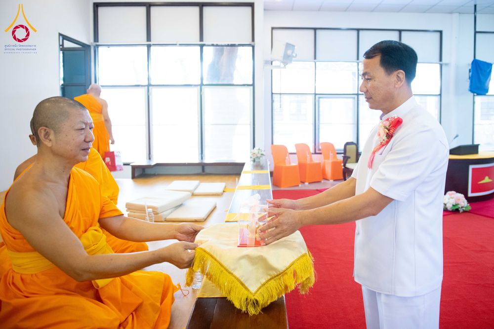 ภาพ No.278483:วันพุธที่ 10 ธันวาคม พ.ศ.2568  พิธีทอดผ้าป่าเพื่อสนับสนุนโครงการตักบาตรพระ 10,000 รูป เมืองกาญจนบุรี ณ อาคารปลูกศรัทธา วัดพระธรรมกาย