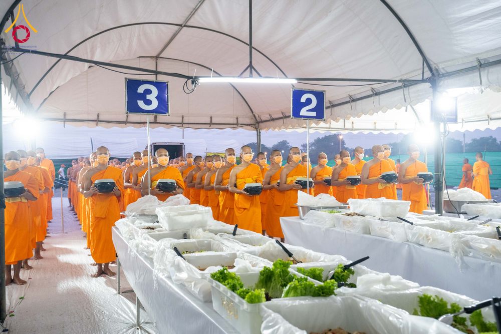 ภาพ No.300306:วันที่ 22 มกราคม พ.ศ. 2569 พิธีถวายภัตตาหารเป็นสังฆทาน แด่พระธรรมยาตรา ณ อนุสรณ์สถานบางปลา วัดบางปลา อำเภอบางเลน จังหวัดนครปฐม ในโครงการธรรมยาตรา กตัญญูบูชา มหาปูชนียาจารย์ พระมงคลเทพมุนี(สด จนฺทสโร) พระผู้ปราบมาร อนุสรณ์สถาน 7 แห่ง ปีที่ 14