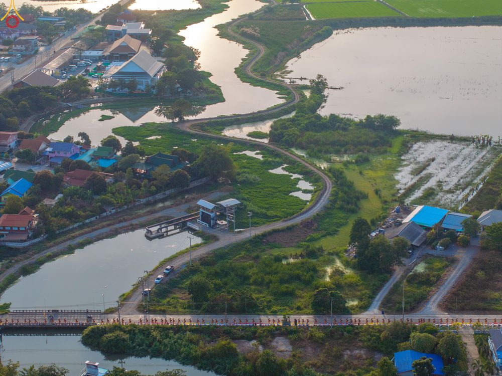 ภาพ No.287470:วันที่ 3 มกราคม พ.ศ. 2569 พิธีต้อนรับพระธรรมยาตรา ในโครงการธรรมยาตรา กตัญญูบูชา มหาปูชนียาจารย์ พระมงคลเทพมุนี(สด จนฺทสโร) พระผู้ปราบมาร อนุสรณ์สถาน 7 แห่ง ปีที่ 14 ณ อนุสรณ์สถานมหาวิหารพระมงคลเทพมุนี (โลตัสแลนด์) อ.สองพี่น้อง จ.สุพรรณบุรี