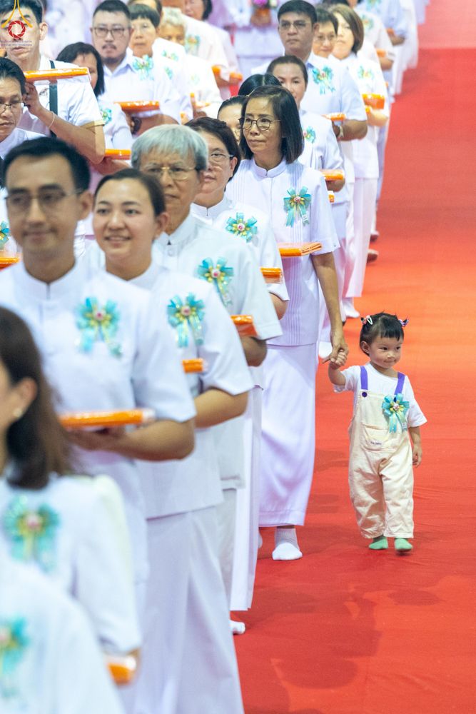 ภาพ No.318487:วันอาทิตย์ต้นเดือนที่ 5 เมษายน พ.ศ.2569 พิธีทอดผ้าป่าสมทบมหาสังฆทาน 40,000 กว่าวัดทั่วประเทศ ณ สภาธรรมกายสากล วัดพระธรรมกาย