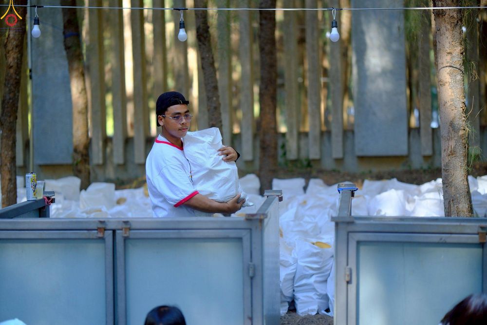 ภาพ No.296167:ภาพเบื้องหลังอาสาสมัครรวมใจ ชุดที่ 2 ในโครงการธรรมยาตรา กตัญญูบูชา มหาปูชนียาจารย์ พระมงคลเทพมุนี(สด จนฺทสโร) พระผู้ปราบมาร อนุสรณ์สถาน 7 แห่ง ปีที่ 14