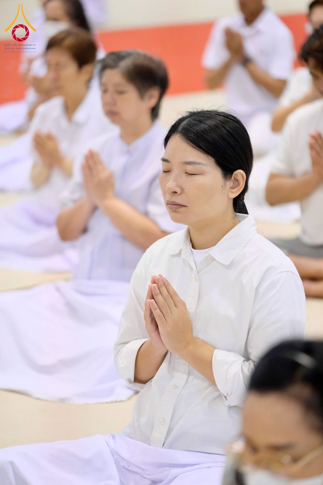 ภาพ No.284941:วันอาทิตย์ที่ 14 ธันวาคม พ.ศ.2568  พิธีปฏิบัติธรรม พิธีถวายภัตตาหารเป็นสังฆทาน พิธีมอบต้นสมบัติจักรพรรดิ ถวายแด่เจ้าอาวาสและประธานสงฆ์ 236 ศูนย์ส่งเสริมศีลธรรมทั่วโลก ณ สภาธรรมกายสากล วัดพระธรรมกาย