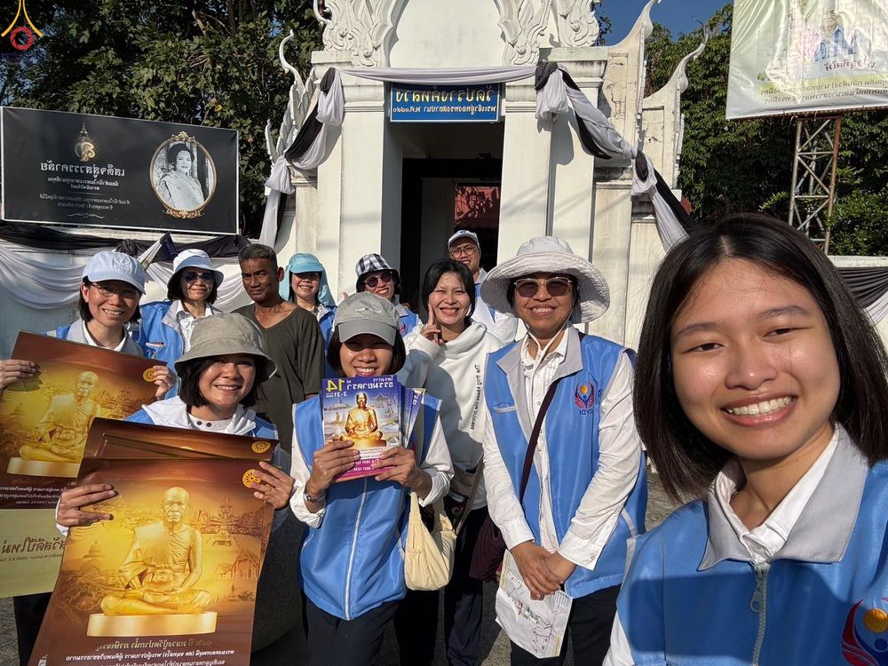 ภาพ No.300701:ภาพเบื้องหลังอาสาสมัครรวมใจ ชุดที่ 3 ในโครงการธรรมยาตรา กตัญญูบูชา มหาปูชนียาจารย์ พระมงคลเทพมุนี(สด จนฺทสโร) พระผู้ปราบมาร อนุสรณ์สถาน 7 แห่ง ปีที่ 14