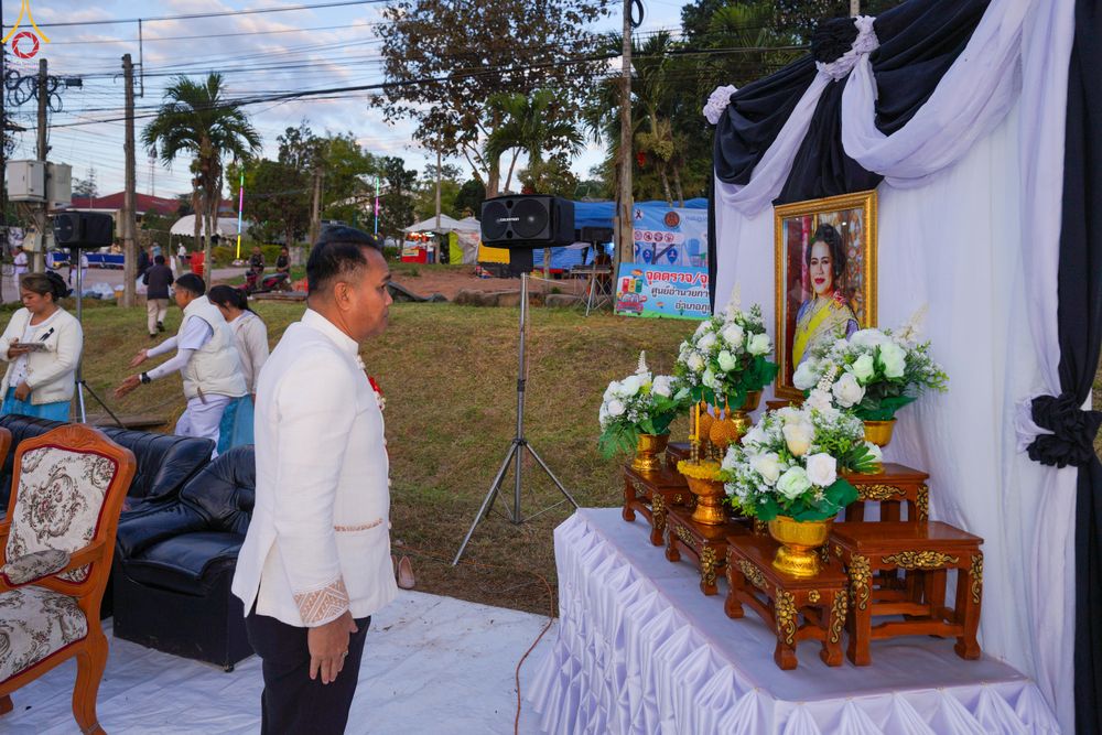 ภาพ No.281359:วันเสาร์ที่ 27 ธันวาคม พ.ศ.2568 พิธีตักบาตรพระ ๑,๐๐๐ รูป   เพื่อความเป็นสิริมงคลแก่ชีวิตและแผ่นดินไทย  มหากุศลครั้งยิ่งใหญ่แห่งปี ส่งท้ายปีเก่า ต้อนรับปีใหม่  ณ ถนนหน้าที่ว่าการอำเภอภูเรือ จังหวัดเลย