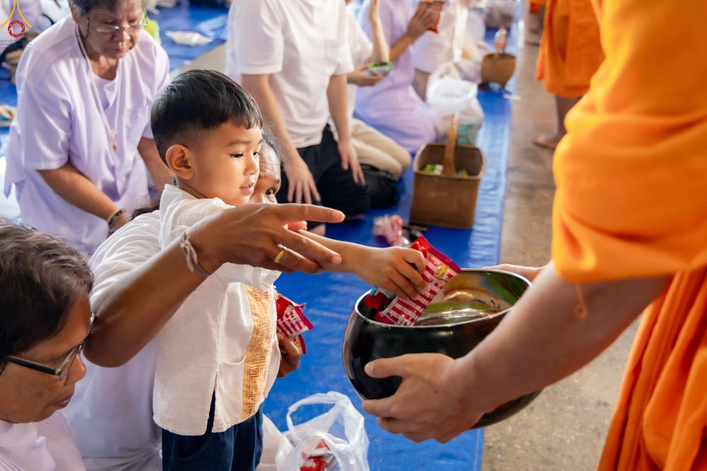 ภาพ No.318221:วันอาทิตย์ต้นเดือนที่ 5 เมษายน พ.ศ.2569 พิธีตักบาตร ณ บ้านแก้วเรือนทองคุณยายอาจารย์ฯ วัดพระธรรมกาย