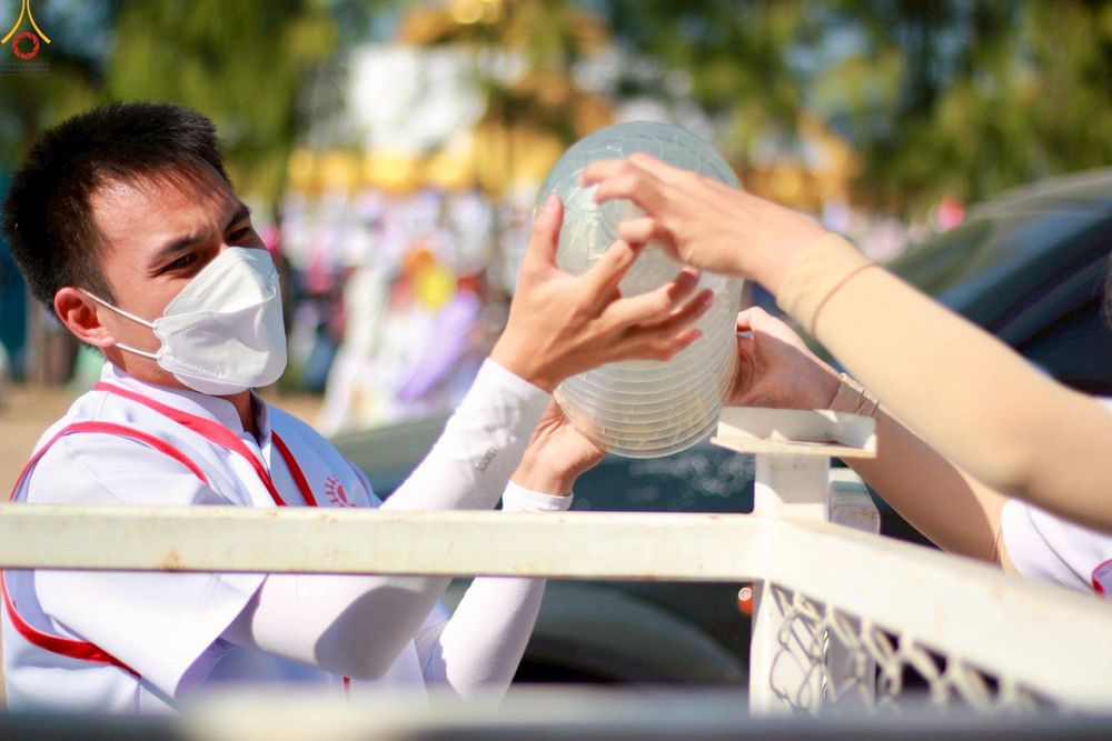 ภาพ No.306761:ภาพเบื้องหลังอาสาสมัครรวมใจ ชุดที่ 5 ในโครงการธรรมยาตรา กตัญญูบูชา มหาปูชนียาจารย์ พระมงคลเทพมุนี(สด จนฺทสโร) พระผู้ปราบมาร อนุสรณ์สถาน 7 แห่ง ปีที่ 14