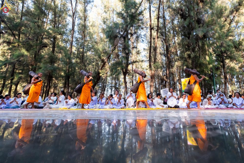 ภาพ No.292788:วันที่ 11 มกราคม พ.ศ. 2569 พิธีต้อนรับพระธรรมยาตรา ณ อนุสรณ์สถานลำดับที่ 3 สถานที่เกิดในเพศสมณะ วัดสองพี่น้อง อำเภอสองพี่น้อง จังหวัดสุพรรณบุรี ในโครงการธรรมยาตรา กตัญญูบูชา มหาปูชนียาจารย์ พระมงคลเทพมุนี(สด จนฺทสโร) พระผู้ปราบมาร อนุสรณ์สถาน 7 แห่ง ปีที