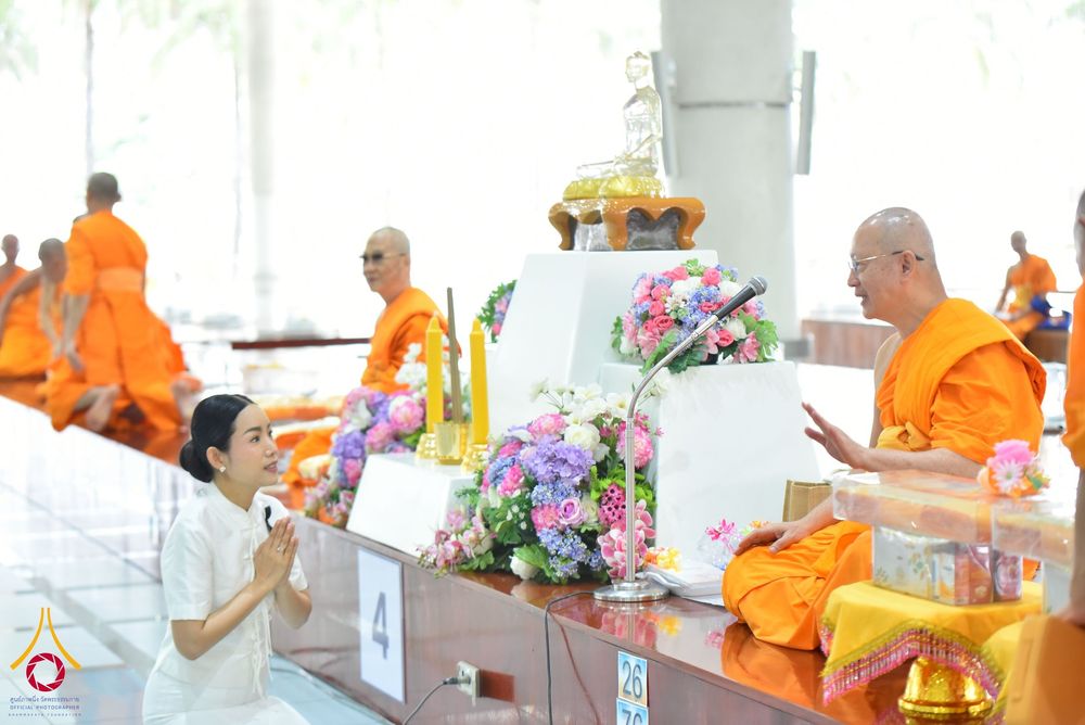 ภาพ No.267555:วันที่ 7 พฤศจิกายน พ.ศ. 2568 พสกนิกรอำเภอคลองหลวง รวมใจบำเพ็ญกุศลปัณรสมวาร (15 วัน) อุทิศถวายเป็นพระราชกุศลแด่ “สมเด็จพระพันปีหลวง” ณ วัดพระธรรมกาย