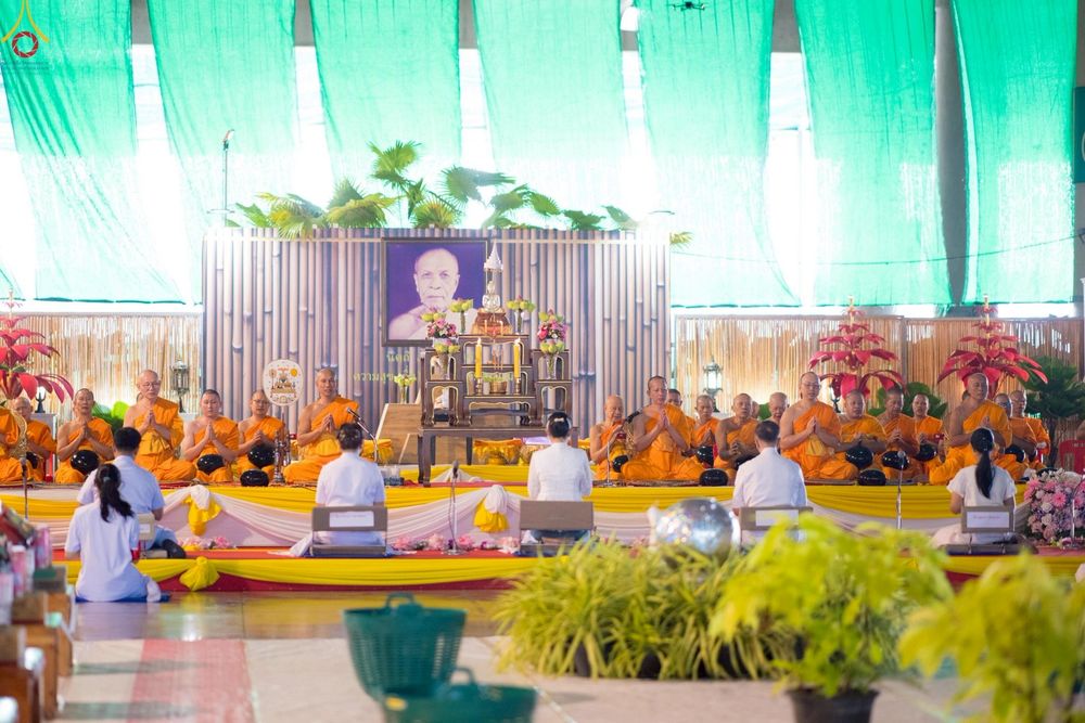 ภาพ No.246603:วันที่ 14 กันยายน พ.ศ. 2568 พิธีตักบาตรฉลองพระใหม่ ในโครงการอุปสมบทหมู่บูชาธรรม ครบรอบ108ปี วันครูผู้ค้นพบวิชชาธรรมกาย ณ วิหารคด วัดพระธรรมกาย