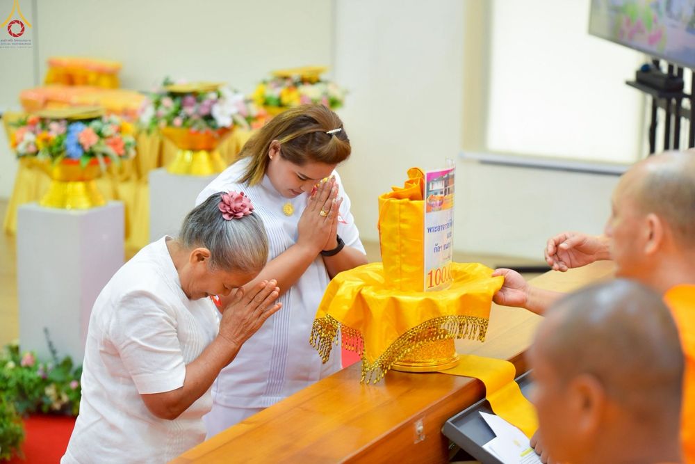 ภาพ No.249941:วันอังคารที่ 30 กันยายน พ.ศ. 2568 พิธีตอกเสามงคลต้นแรกอาคารเศรษฐีถาวร ที่พักผู้มาปฏิบัติธรรม ณ ศูนย์ปฏิบัติธรรมจันทบุรี