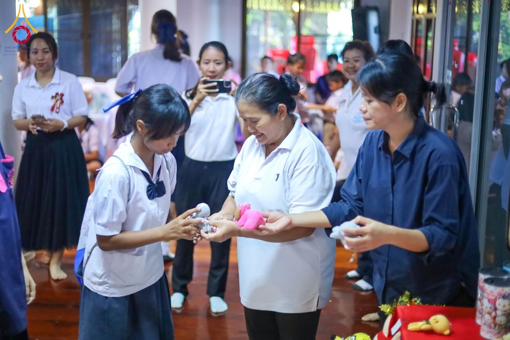 ภาพ No.180147:กิจกรรมวันรวมพลังเด็กดี V-Star ผู้นำฟื้นฟูศีลธรรมโลก ประจำปีพุทธศักราช 2567 จังหวัดสุโขทัย เพื่อรวมพลังสร้างความดี นั่งสมาธิภาวนาถวายเป็นพุทธบูชา และเพื่อส่งเสริมการเรียนรู้พระพุทธศาสนา วันที่ 3 ธันวาคม พ.ศ. 2567