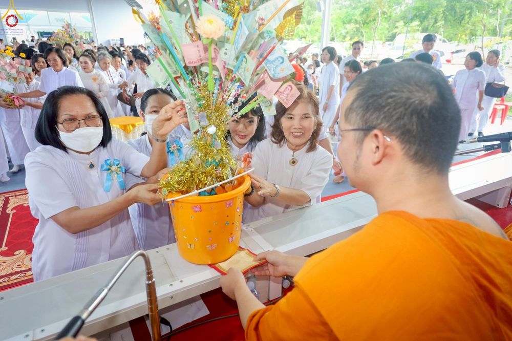 ภาพ No.272676:วันที่ 1 พฤศจิกายน พ.ศ. 2568 พิธีทอดกฐินสามัคคีทั่วไทย ณ วัดศรีวรรณวนาราม ต.คลองสาม อ.คลองหลวง จ.ปทุมธานี โดยคณะศิษยานุศิษย์ บูชาธรรม 81 ปี หลวงพ่อธัมมชโย