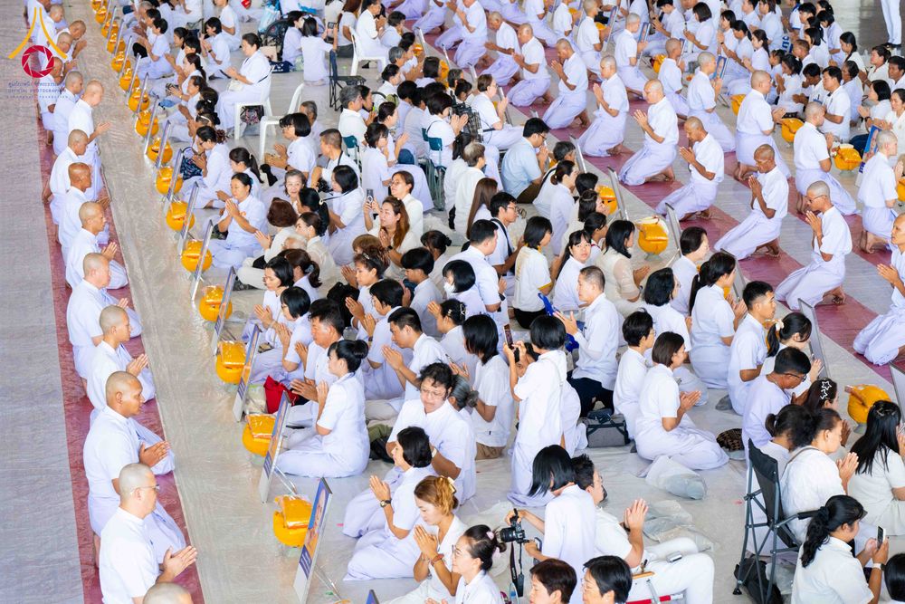 ภาพ No.321310:วันเสาร์ที่ 11 เมษายน พ.ศ.2569 พิธีขอขมาและมอบผ้าไตร โครงการอุปสมบทหมู่ บูชาธรรมหลวงพ่อธัมมชโย พ.ศ.2569 โครงการอุปสมบทหมู่ธรรมทายาท ระดับอุดมศึกษา รุ่น 53 (ภาคฤดูร้อน) ณ วัดพระธรรมกาย ปทุมธานี