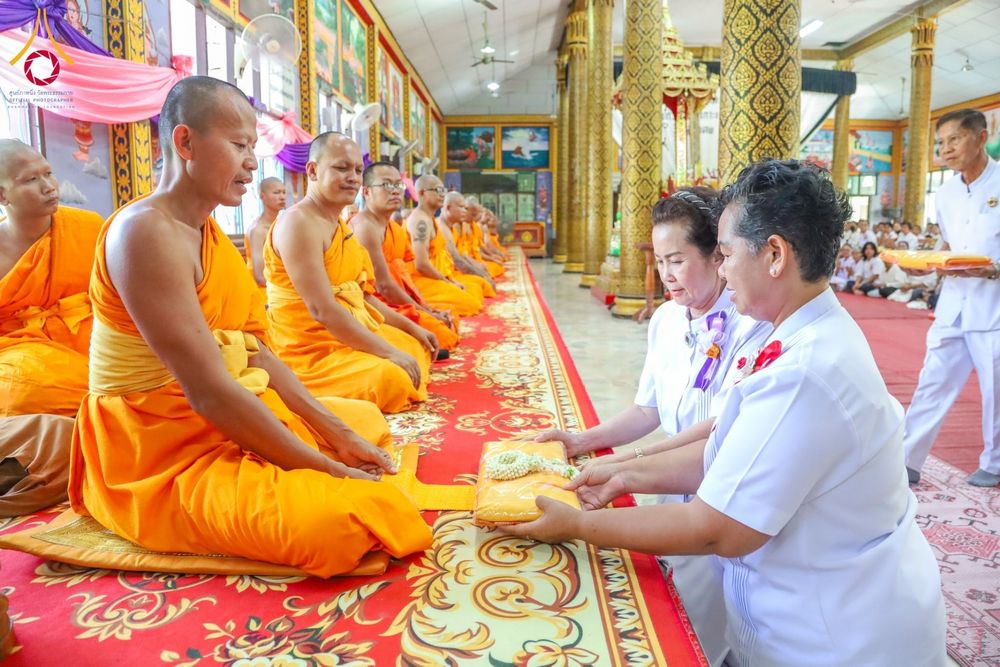 ภาพ No.181245:พิธีบรรพชาอุปสมบท ณ วัดเกาะแก้วประชานุรักษ์ ต.ชัยนาม อ.วังทอง จ.พิษณุโลก ในโครงการบรรพชาอุปสมบท บูชาธรรมมหาปูชนียาจารย์ วันที่ 8 ธันวาคม พ.ศ. 2567