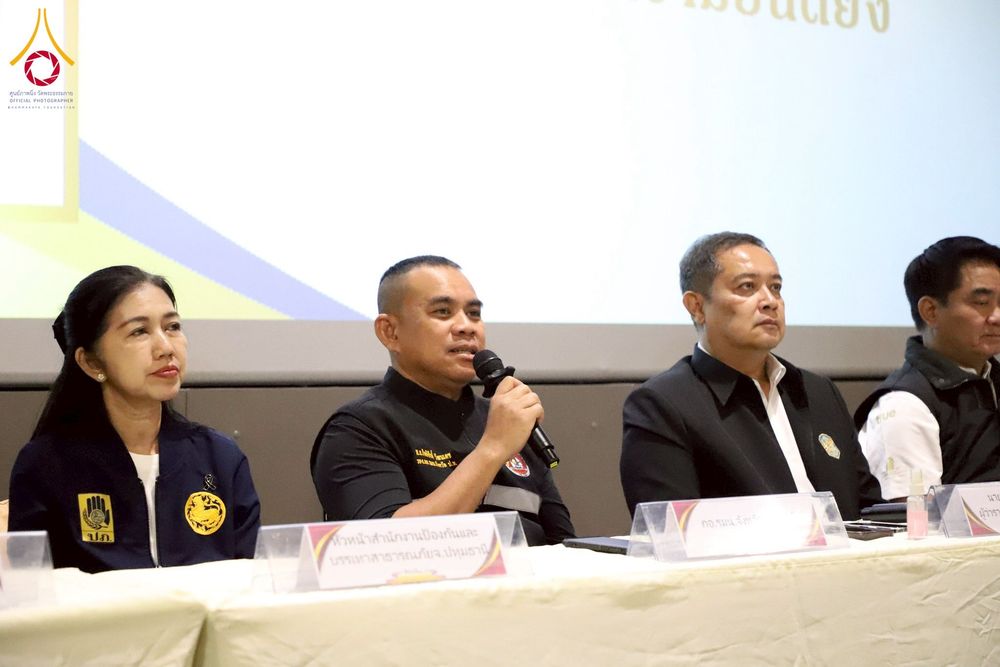 ภาพ No.271959:วันที่ 22 พฤศจิกายน พ.ศ. 2568 ผู้ว่าฯ ปทุมธานี ลงพื้นที่เยี่ยม “อำเภอคลองหลวง” พร้อมชมการเตรียมความพร้อมเทศกาลสวนดอกไม้ปทุมธานี “ทุ่งสวรรค์ ตะวันฉาย” ณ วัดพระธรรมกาย