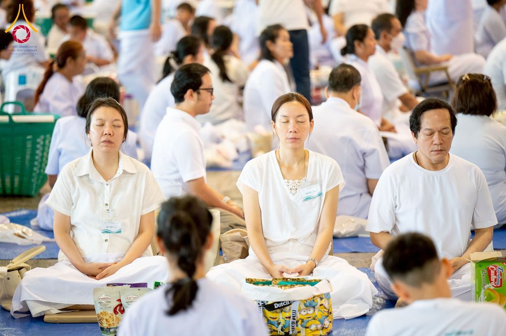 ภาพ No.256764:วันที่ 5 ตุลาคม พ.ศ. 2568 พิธีตักบาตร ข้าวสารอาหารแห้ง ณ บ้านแก้วเรือนทองคุณยายฯ สภาธรรมกายสากล วัดพระธรรมกาย