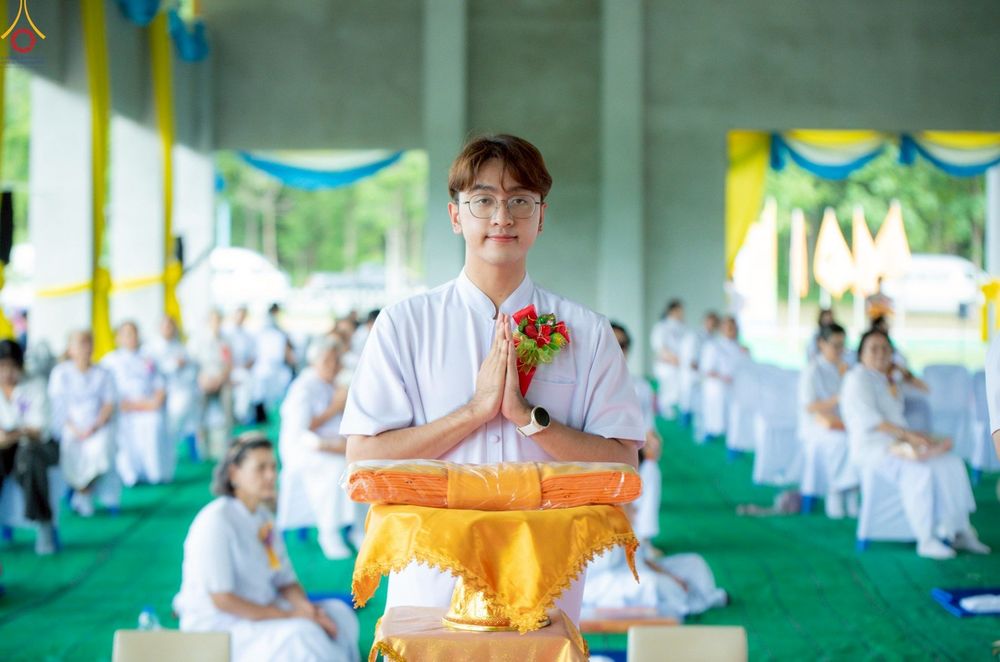 ภาพ No.255261:วันที่ 12 ตุลาคม พ.ศ. 2568 พิธีอัญเชิญพระบรมสารีริกธาตุและบรรจุ ลงในพระเกตุพระประธาน , พิธีทอดกฐินสามัคคีทั่วไทย 30,000 วัด โดยคณะศิษยานุศิษย์ วัดพระธรรมกาย  บูชาธรรม 81 ปี หลวงพ่อธัมมชโย ณ ธุดงคสถานเขาย้อย จ.เพชรบุรี