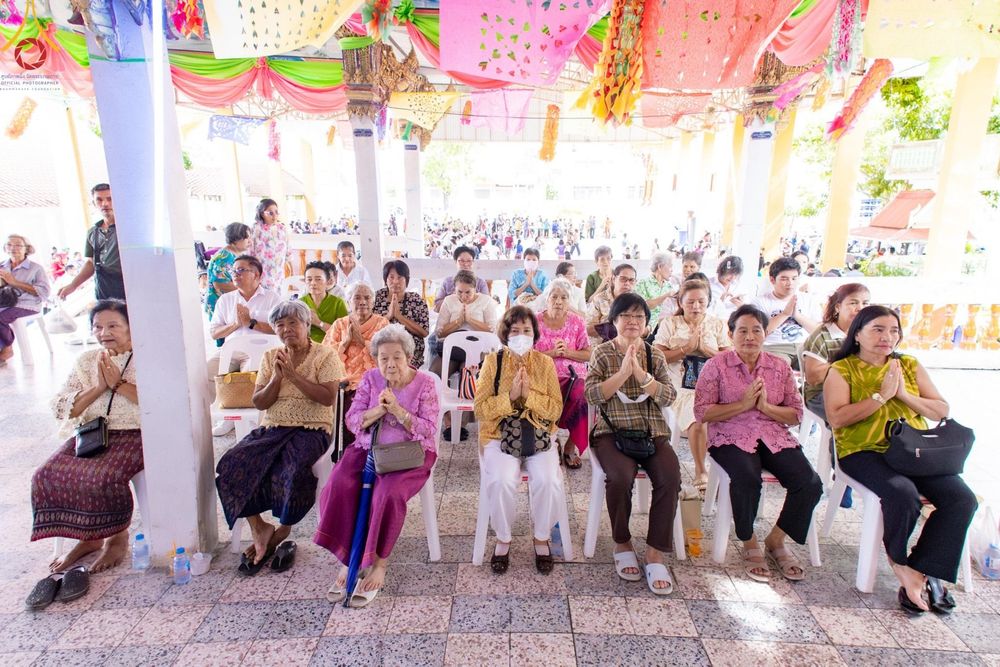 ภาพ No.166177:พิธีทอดกฐิน ณ วัดโพธิ์เลื่อน อ.เมือง จ.ปทุมธานี ในโครงการกฐินสามัคคีทั่วไทย 30,000 วัด บูชาธรรม 80 ปี หลวงพ่อธัมมชโย โดยคณะศิษยานุศิษย์วัดพระธรรมกาย วันที่ 20 ตุลาคม พ.ศ. 2567