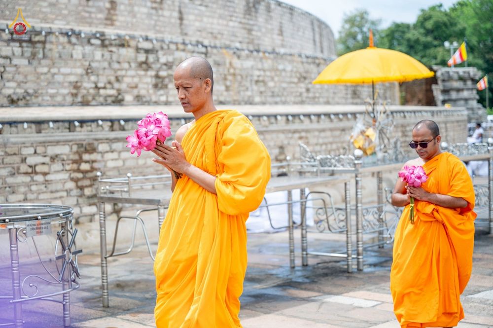 ภาพ No.264472:วันที่ 23 ตุลาคม พ.ศ. 2568 พิธีทอดกฐินสมทบ วัดกัลยาณมิตรต่างประเทศ  บูชาธรรม 81 ปี หลวงพ่อธัมมชโย  ณ วัดศรีอโรคา รามายา , วัดศรีธรรมราชา , วัดเปรดีปะกันเด วิหารายา ในเมืองมาตะเล ประเทศศรีลังกา 