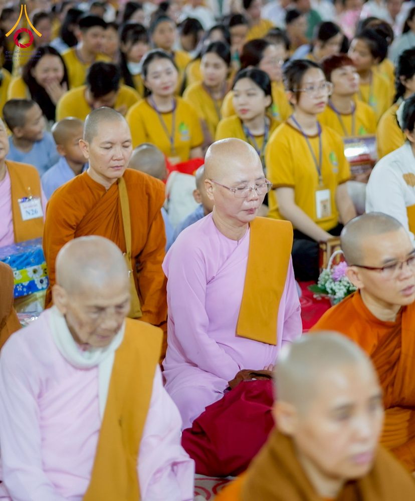ภาพ No.274106:วันที่ 23 พฤศจิกายน พ.ศ. 2568 ประธานมูลนิธิธรรมกาย ถวายปัจจัยสมทบกฐินแด่ วัดเทียนเวียนเฟื้อกเซิน ศูนย์วิปัสสนาที่มีชื่อเสียง มากกว่า 50 ปีในเวียดนาม
