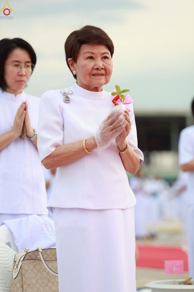 ภาพ No.253080:วันที่ 10 ตุลาคม พ.ศ. 2568 พิธีปลูกต้นทรัพย์บานชื่น ณ ลานธรรม วัดพระธรรมกาย