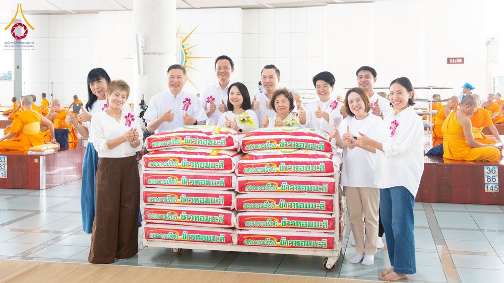 ภาพ No.268300:วันที่ 8 พฤศจิกายน พ.ศ. 2568 พิธีถวายภัตตาหารเมนูสวรรค์ เพื่อการบรรลุธรรม ณ หอฉันคุณยายอาจารย์ฯ วัดพระธรรมกาย
