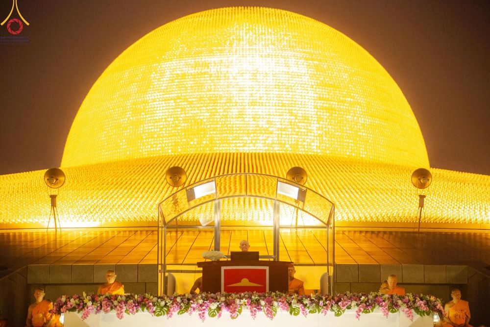 ภาพ No.279229:พิธีจุดวิสาขประทีป พิธีเวียนประทักษิณ ในวันวิสาขบูชา พุธที่ 22 พฤษภาคม พ.ศ. 2567 ( วันพระขึ้น 15 ค่ำ เดือน 6 ) ณ ลานธรรม พระมหาธรรมกายเจดีย์ วัดพระธรรมกาย จ.ปทุมธานี