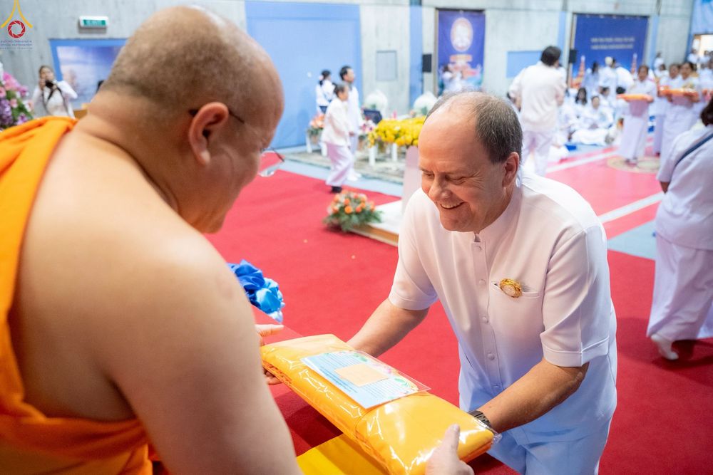 ภาพ No.256035:วันที่ 12 ตุลาคม พ.ศ. 2568 พิธีทอดกฐินวัดพระธรรมกายสวิตเซอร์แลนด์  ณ หอประชุมโรงเรียน Obergoldbach เมือง Bern ประเทศสวิตเซอร์แลนด์
