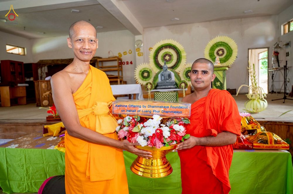 ภาพ No.262993:วันที่ 22 ตุลาคม พ.ศ. 2568 พิธีทอดกฐินสมทบ วัดกัลยาณมิตรต่างประเทศ  บูชาธรรม 81 ปี หลวงพ่อธัมมชโย ณ วัดโกฮอน ราชมหาวิหารายา และวัดศรีสุธรรมมารามายา   เมืองมาตะเล ประเทศศรีลังกา 