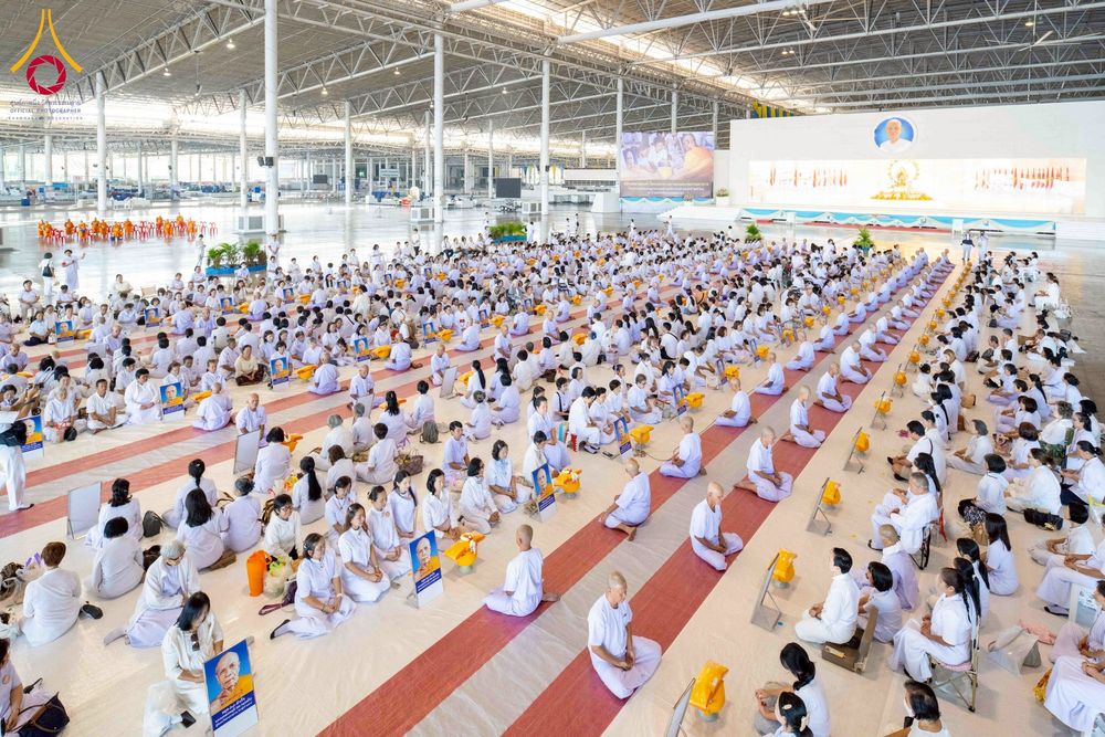 ภาพ No.277389:วันเสาร์ที่ 6 ธันวาคม พ.ศ. 2568 พิธีบรรพชาอุปสมบทและพิธีถวายบาตร โครงการอุปสมบทบูชาธรรมมหาปูชนียาจารย์ ประจำปี พ.ศ.2568 โครงการบวชพระนานาชาติ AEC และ WAB รุ่น CEO (นักบริหาร) รุ่นที่ 5 ณ โบสถ์พระไตรปิฏก วัดพระธรรมกาย