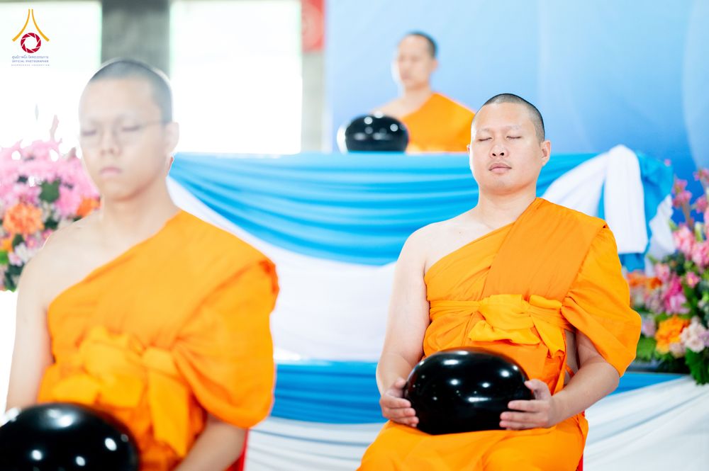 ภาพ No.336075:วันที่ 20 มิถุนายน พ.ศ. 2569 พิธีตักบาตรฉลองพระใหม่ โครงการอุปสมบทธรรมทายาทอุดมศึกษา รุ่นที่ 53