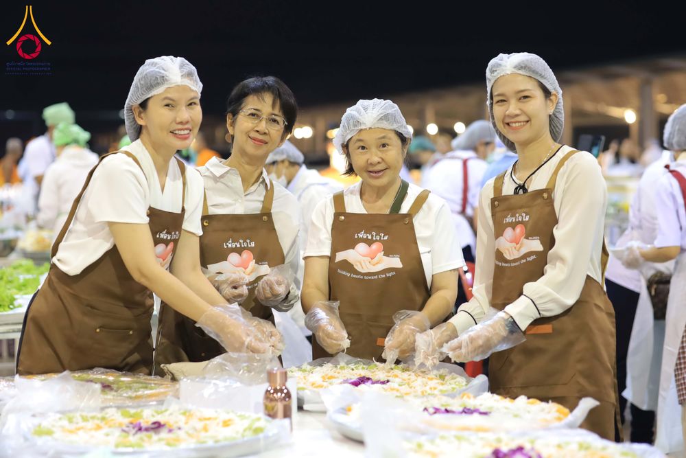 ภาพ No.303777:วันที่ 28 มกราคม พ.ศ. 2569 พิธีถวายภัตตาหารเป็นสังฆทาน แด่พระธรรมยาตรา ณ วัดพระธรรมกาย  จังหวัดปทุมธานี ในโครงการธรรมยาตรา กตัญญูบูชา มหาปูชนียาจารย์ พระมงคลเทพมุนี(สด จนฺทสโร) พระผู้ปราบมาร อนุสรณ์สถาน 7 แห่ง ปีที่ 14