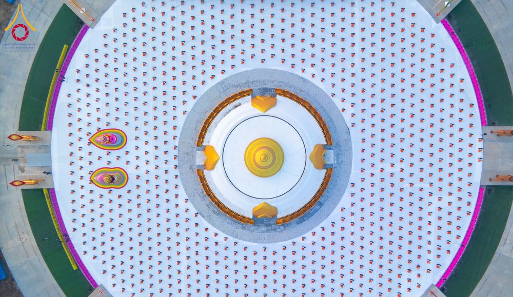 ภาพ No.299873:วันที่ 19 มกราคม พ.ศ.2569 พระธรรมยาตราปฏิบัติธรรมและถ่ายภาพหมู่ประวัติศาสตร์ ณ อนุสรณ์สถานลำดับที่ 5 สถานที่เผยแผ่วิชชาธรรมกายครั้งแรก  อนุสรณ์สถานบางปลาวัดบางปลา อ.บางเลน จ.นครปฐม ในโครงการธรรมยาตรา กตัญญูบูชา มหาปูชนียาจารย์ พระมงคลเทพมุนี(สด จนฺทสโร) 