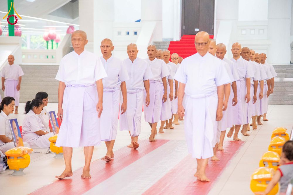 ภาพ No.298132:วันเสาร์ที่ 17 มกราคม พ.ศ. 2569 พิธีบรรพชาอุปสมบท โครงการอุปสมบทหมู่ บูชาธรรมครบ 117 ปี คุณยายอาจารย์มหารัตนอุบาสิกาจันทร์ ขนนกยูง  ณ อุโบสถพระไตรปิฎก วัดพระธรรมกาย