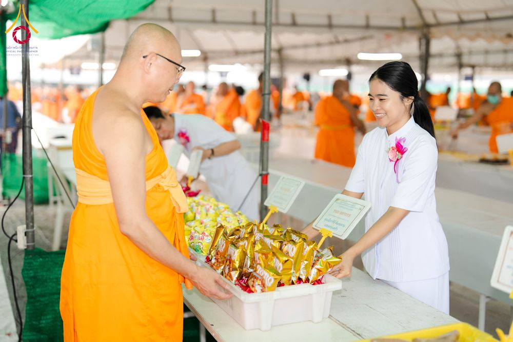 ภาพ No.299214:วันที่ 21 มกราคม พ.ศ. 2569 พิธีถวายภัตตาหารเป็นสังฆทาน แด่พระธรรมยาตรา ณ อนุสรณ์สถานบางปลา วัดบางปลา อำเภอบางเลน จังหวัดนครปฐม ในโครงการธรรมยาตรา กตัญญูบูชา มหาปูชนียาจารย์ พระมงคลเทพมุนี(สด จนฺทสโร) พระผู้ปราบมาร อนุสรณ์สถาน 7 แห่ง ปีที่ 14