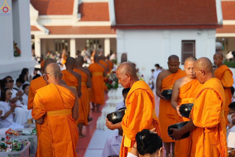 ภาพ No.297616:วันที่ 18 มกราคม พ.ศ. 2569 พิธีตักบาตรพระธรรมยาตรา ณ วัดโบสถ์บน ต.บางคูเวียง จ.นนทบุรี อนุสรณ์สถานลำดับที่ 4 สถานที่เกิดด้วยกายธรรม ในโครงการธรรมยาตรา กตัญญูบูชา มหาปูชนียาจารย์ พระมงคลเทพมุนี(สด จนฺทสโร) พระผู้ปราบมาร อนุสรณ์สถาน 7 แห่ง ปีที่ 14