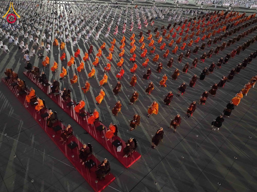 ภาพ No.312204:วันอังคารที่ 3 มีนาคม พ.ศ.2569 พิธีเวียนประทักษิณและจุดมาฆประทีป ณ ลานธรรมพระมหาธรรมกายเจดีย์ วัดพระธรรมกาย