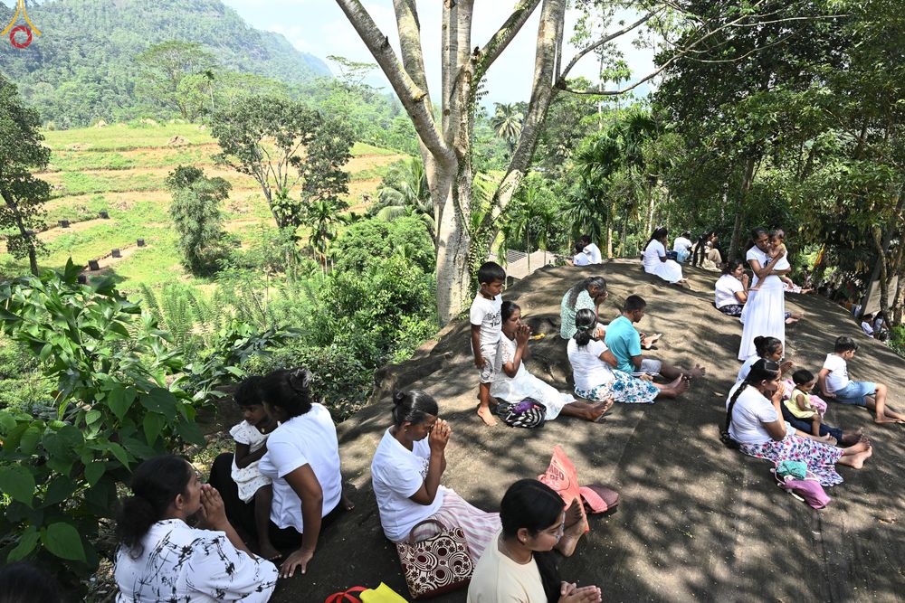 ภาพ No.278804:วันที่ 1 พฤศจิกายน  2568  กฐินสมทบวัดต่างประเทศ โดยคณะศิษยานุศิษย์ บูชาธรรม 81 ปี หลวงพ่อธัมมชโย ณ วัดธรรมรักษิตาราม ประเทศศรีลังกา