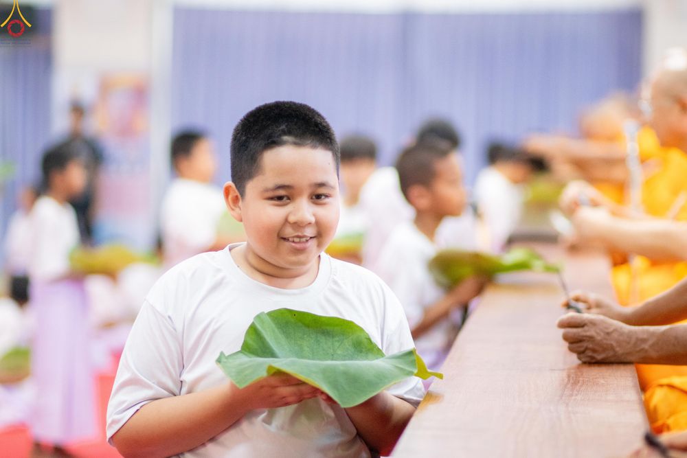 ภาพ No.320070:วันเสาร์ที่ 4 เมษายน 2569 พิธีตัดปอยผม ขอขมาผู้ปกครอง  มอบบาตร-ผ้าไตร และพิธีบรรพชาสามเณร 87 รูป  ณ ศูนย์ปฏิบัติธรรมระยอง(บ้านช่องลม)  ต.บางบุตร อ.บ้านค่าย จ.ระยอง