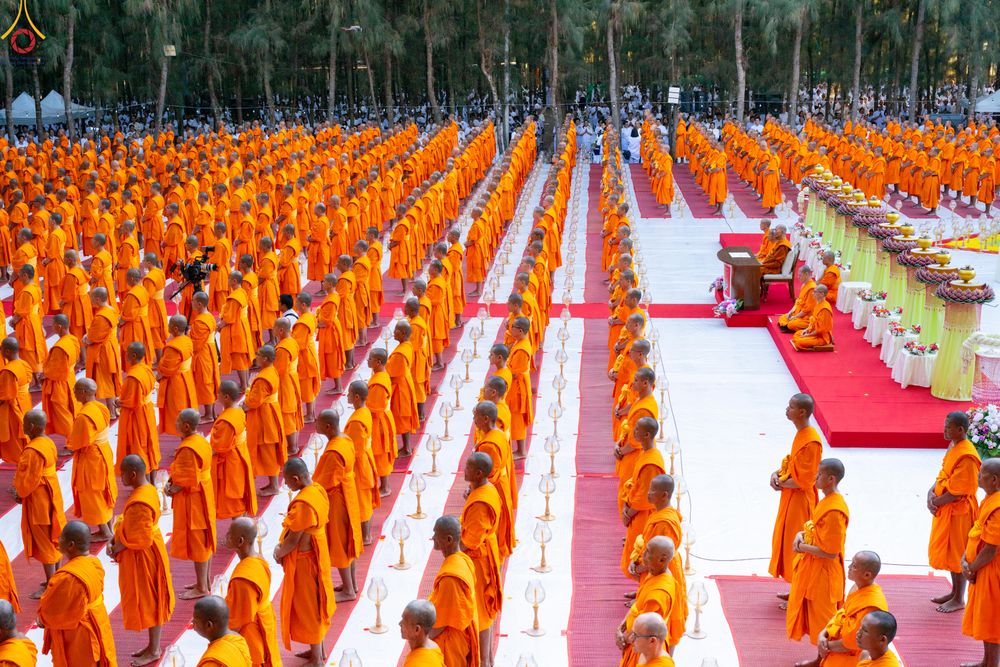 ภาพ No.290068:วันที่ 6 มกราคม พ.ศ. 2569 พิธีจุดประทีปถวายเป็นพุทธบูชา และบูชาธรรมมหาปูชนียาจารย์ (ภาพชุดที่ 2) ณ อนุสรณ์สถานมหาวิหารพระมงคลเทพมุนี (โลตัสแลนด์) อ.สองพี่น้อง จ.สุพรรณบุรี ในโครงการธรรมยาตรา กตัญญูบูชา มหาปูชนียาจารย์ พระมงคลเทพมุนี(สด จนฺทสโร) พระผู้ปรา