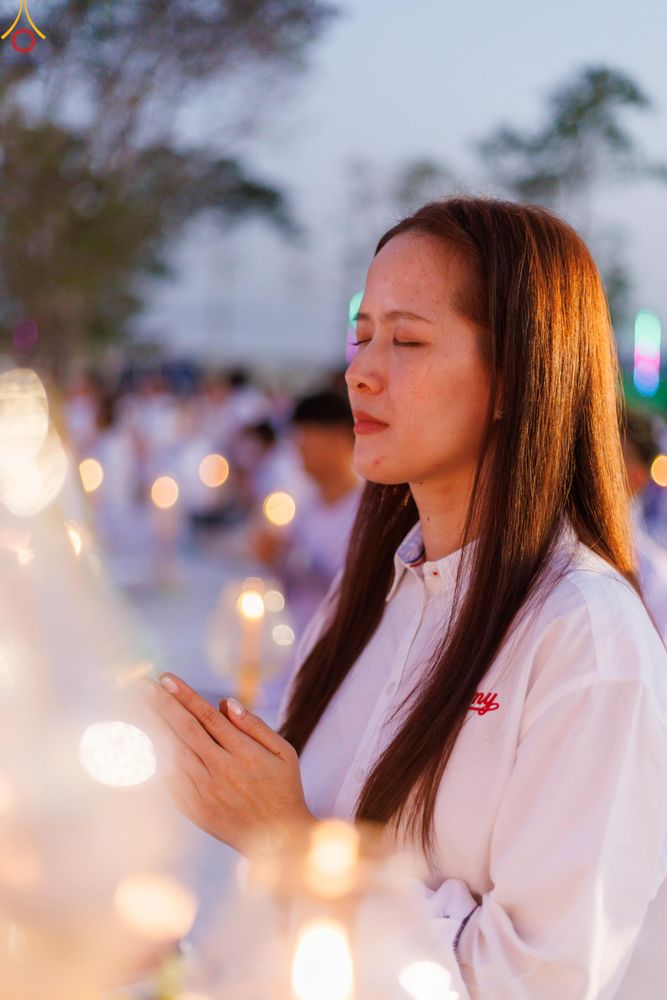 ภาพ No.294079:วันที่ 13 มกราคม พ.ศ. 2569 พิธีจุดประทีปถวายเป็นพุทธบูชา และบูชาธรรมมหาปูชนียาจารย์  (ภาพชุดที่ 2) ณ วัดสองพี่น้อง ต.ต้นตาล อ.สองพี่น้อง จ.สุพรรณบุรี ในโครงการธรรมยาตรา กตัญญูบูชา มหาปูชนียาจารย์ พระมงคลเทพมุนี(สด จนฺทสโร) พระผู้ปราบมาร อนุสรณ์สถาน 7 แห่