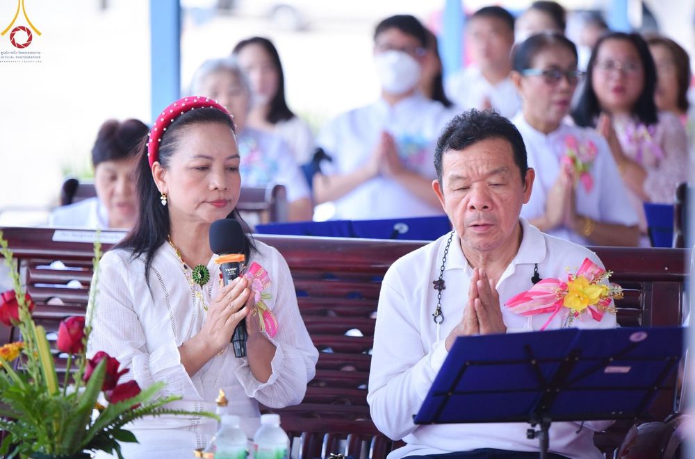 ภาพ No.143001:พิธีทอดผ้าป่าสามัคคีเพื่อสมทบทุนสร้างหอฉัน ๑๑๓ ปี  คุณยายอาจารย์มหารัตนอุบาสิกาจันทร์ขนนกยูง ครั้งที่ ๙ วันอาทิตย์ที่ ๓๐  มิถุนายน พ.ศ. ๒๕๖๗ ณ ศูนย์การศึกษาจอมบึง ต.รางบัว อ.จอมบึง จ.ราชบุรี