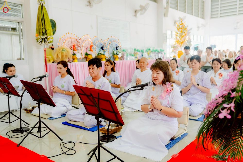 ภาพ No.266825:วันที่ 5 พฤศจิกายน พ.ศ. 2568 พิธีทอดกฐิน ณ อนุสรณ์สถานพระมงคลเทพมุนี  (สด จนฺทสโร) ผู้ค้นพบวิชชาธรรมกาย สถานที่ตั้งมโนปณิธานบวชตลอดชีวิต คลองบางนางแท่น ต.หอมเกร็ด อ.สามพราน จ.นครปฐม