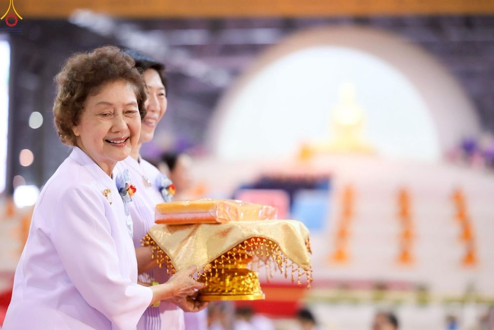 ภาพ No.243922:วันอาทิตย์ที่ 7 กันยายน พ.ศ. 2568 พิธีทอดผ้าป่าสมทบกฐินวัดพระธรรมกาย และสมทบกฐิน 30,000 วัดทั่วไทย ครั้งที่ 2 ณ ห้องแก้วสารพัดนึก 1 วัดพระธรรมกาย