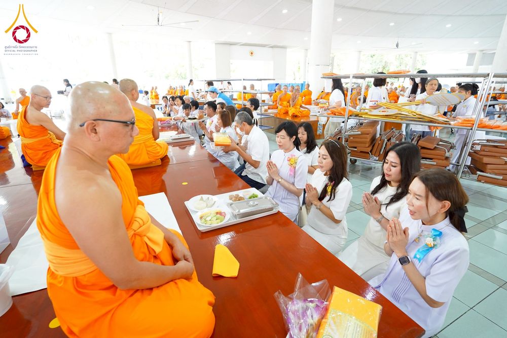 ภาพ No.276454:วันศุกร์ที่ 5 ธันวาคม พ.ศ. 2568 (วันพระ ขึ้น 15 ค่ำ เดือน 1) พิธีบุพเปตพลี ครั้งที่ 175 ร่วมอุทิศบุญแด่หมู่ญาติที่ล่วงลับไปแล้ว และสืบทอดอายุพระพุทธศาสนา ณ หอฉันคุณยายอาจารย์ฯ วัดพระธรรมกาย