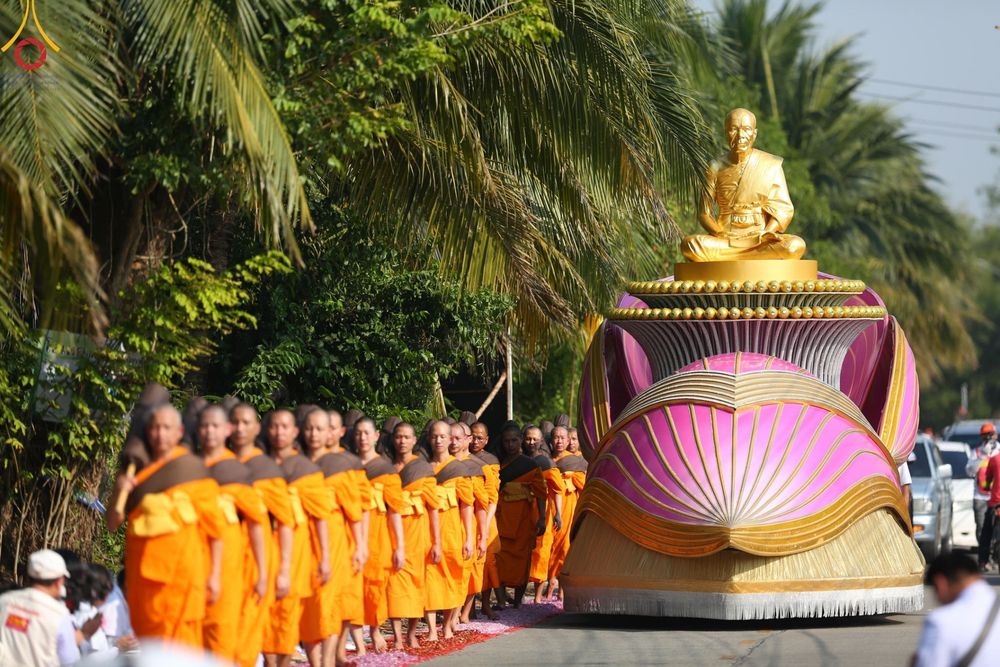 ภาพ No.190638:พิธีต้อนรับพระธรรมยาตรา ณ อนุสรณ์สถาน สถานที่ตั้งมโนปณิธานบวชตลอดชีวิต อนุสรณ์สถานคลองบางนางแท่น อ.สามพราน จ.นครปฐม ในโครงการธรรมยาตรา กตัญญูบูชา มหาปูชนียาจารย์ พระมงคลเทพมุนี(สด จนฺทสโร) พระผู้ปราบมาร อนุสรณ์สถาน 7 แห่ง ปีที่ 13 วันที่ 7 ม.ค.2568